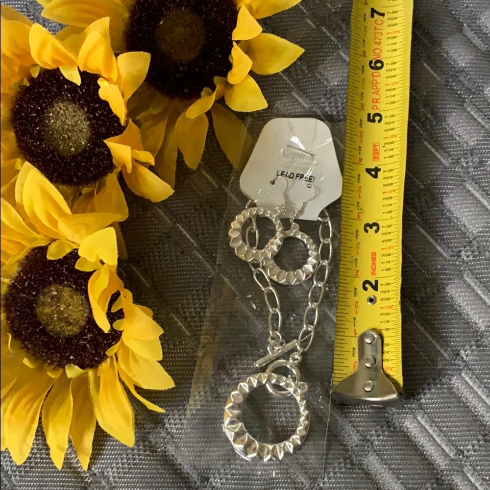 Women’s bracelet and earrings set